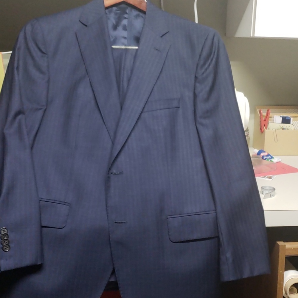 Cremieux Suit